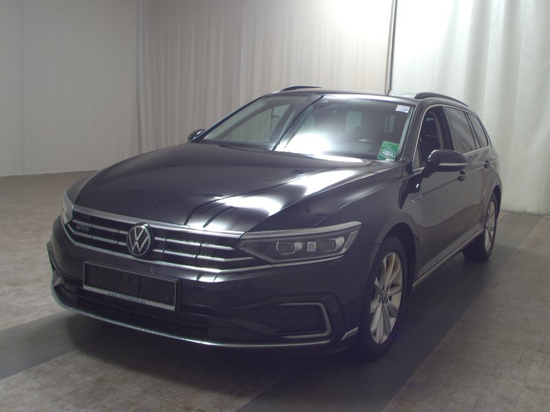 Volkswagen Passat Variant GTE 1.4 TSI automatik • panorama • ACC — 2