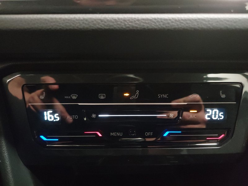 Volkswagen Tiguan 2.0 TDI automatik 4MOTION R-Line • 360° kamera • ACC — 21