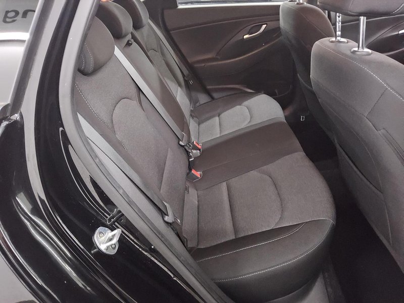 Hyundai i30 1.6 CRDI Intro Edition automatik • LED • bežično punjenje — 13