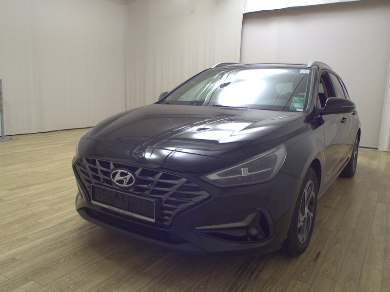 Hyundai i30 1.6 CRDI Intro Edition automatik • LED • bežično punjenje — 2