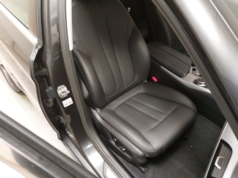 BMW 520d Touring automatik • AHK • Full LED — 10