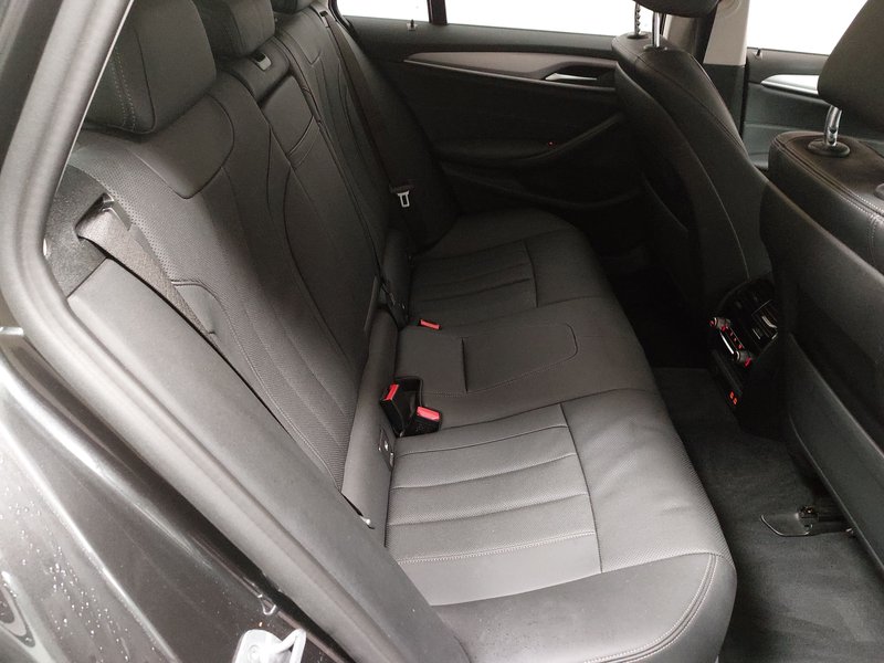 BMW 520d Touring automatik • AHK • Full LED — 12