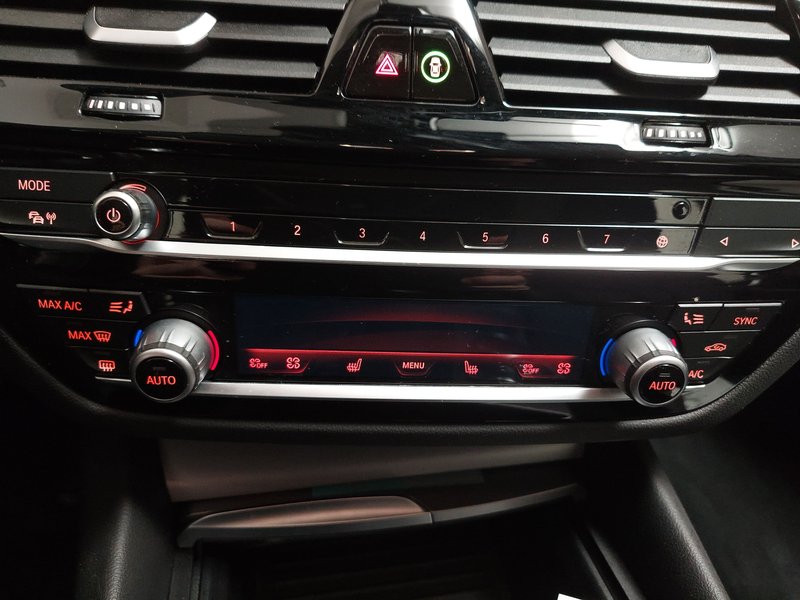BMW 520d Touring automatik • AHK • Full LED — 15