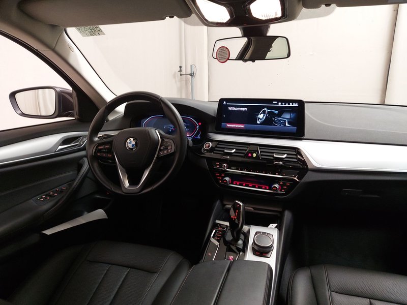 BMW 520d Touring automatik • AHK • Full LED — 19