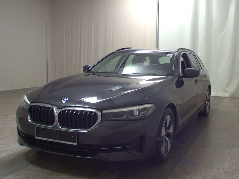 BMW 520d Touring automatik • AHK • Full LED — 2