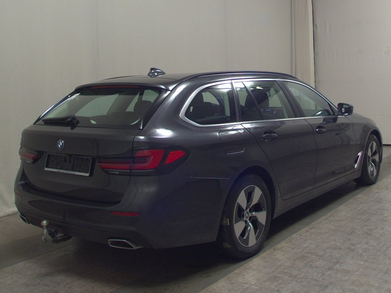 BMW 520d Touring automatik • AHK • Full LED — 4
