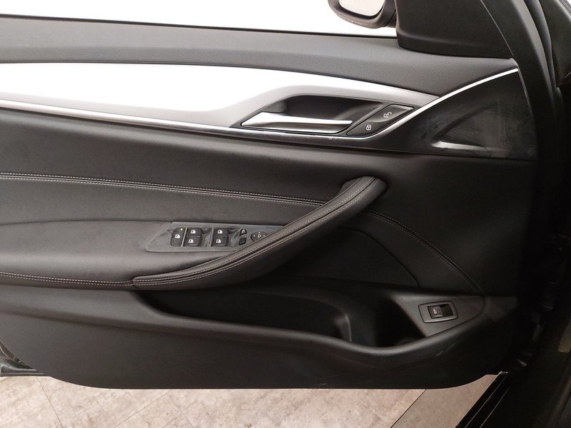 BMW 520d Touring automatik • AHK • Full LED — 5