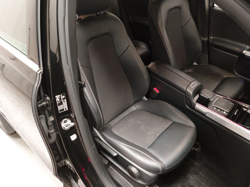Mercedes-Benz GLB 200 d automatik Progressive • AHK • Full LED — 10
