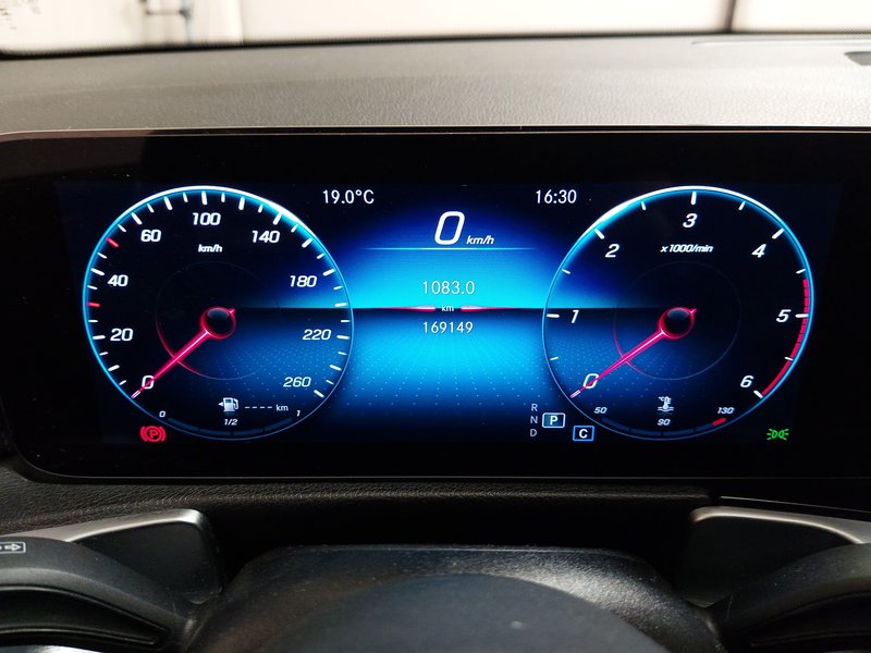 Mercedes-Benz GLB 200 d automatik Progressive • AHK • Full LED — 22