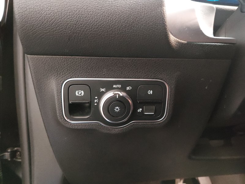 Mercedes-Benz GLB 200 d automatik Progressive • AHK • Full LED — 7