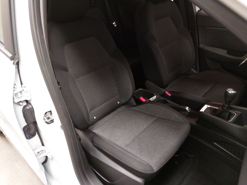 Renault Clio 0.9 TCe • LED • navigacija — 10