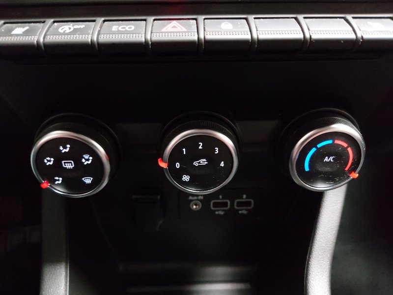 Renault Clio 0.9 TCe • LED • navigacija — 19
