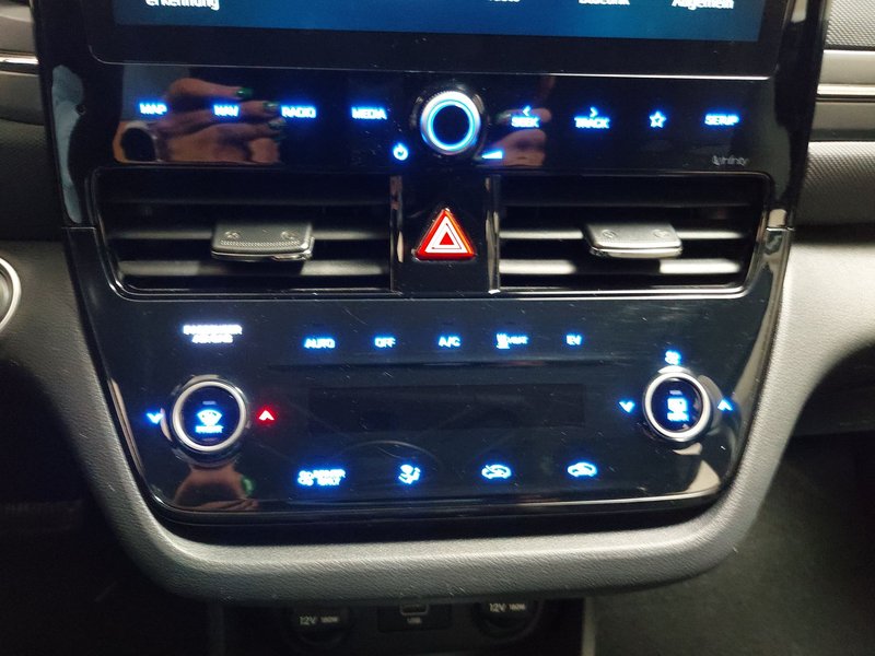 Hyundai Ioniq Electric Trend • ACC • navigacija — 21