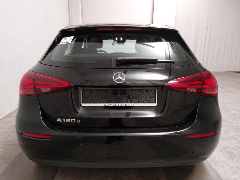 Mercedes-Benz A 180 d automatik • LED • navigacija — 14