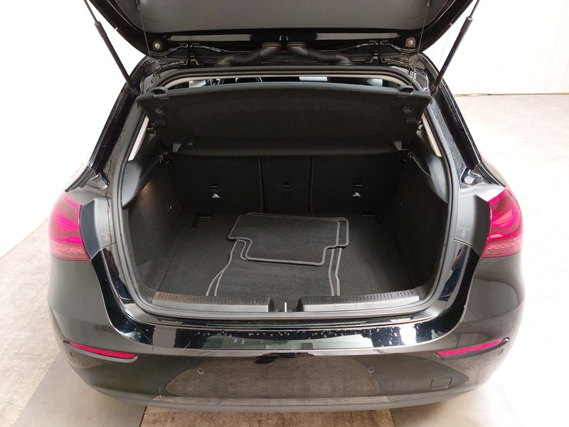 Mercedes-Benz A 180 d automatik • LED • navigacija — 16