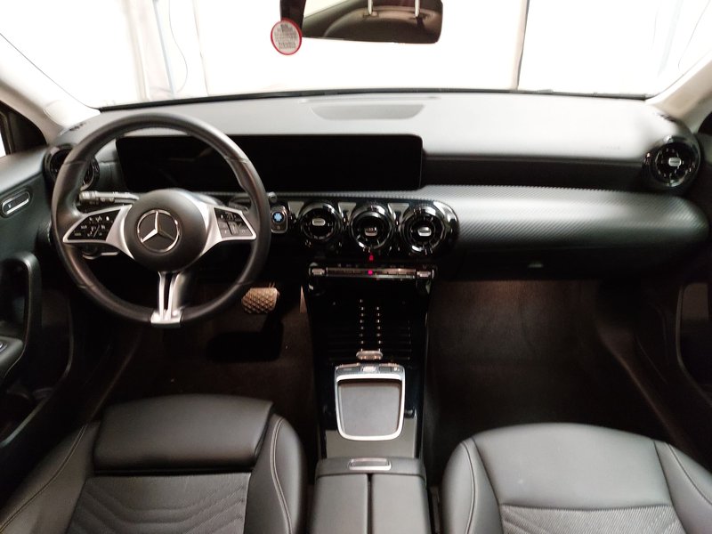 Mercedes-Benz A 180 d automatik • LED • navigacija — 17