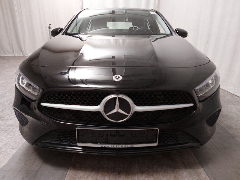 Mercedes-Benz A 180 d automatik • LED • navigacija — 9