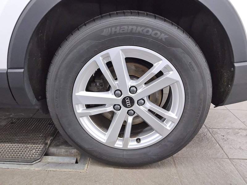 Audi Q3 40 TDI automatik quattro • 360° kamera • ACC — 11