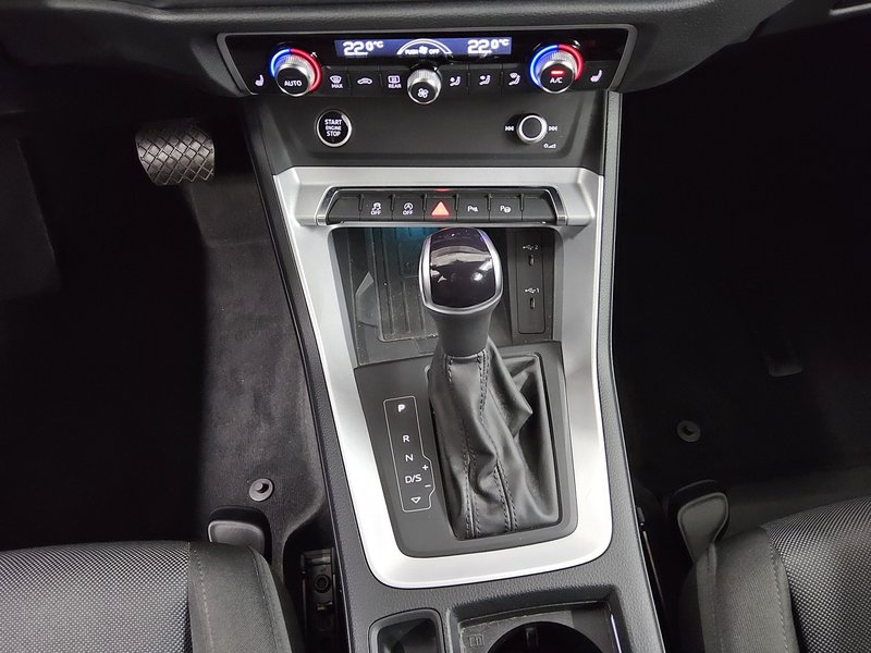 Audi Q3 40 TDI automatik quattro • 360° kamera • ACC — 6
