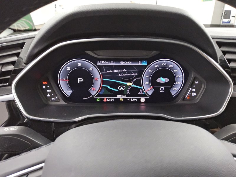 Audi Q3 40 TDI automatik quattro • 360° kamera • ACC — 8