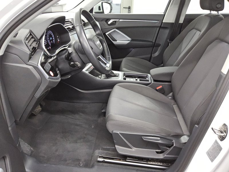 Audi Q3 40 TDI automatik quattro • 360° kamera • ACC — 9