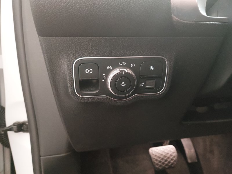 Mercedes-Benz GLB 200 d automatik Entry • AHK • el. peta vrata — 7
