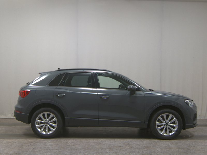 Audi Q3 45 TFSI e automatik S line • Panorama • Full LED
