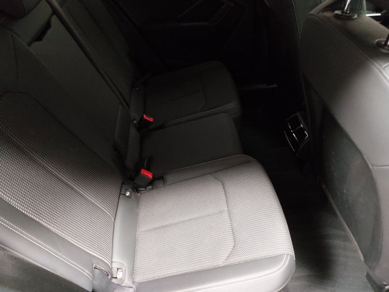 Audi Q3 45 TFSI e automatik S line • Panorama • Full LED — 12