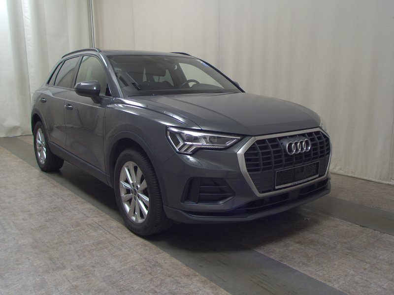 Audi Q3 45 TFSI e automatik S line • Panorama • Full LED — 3