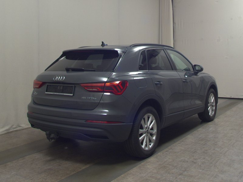 Audi Q3 45 TFSI e automatik S line • Panorama • Full LED — 4