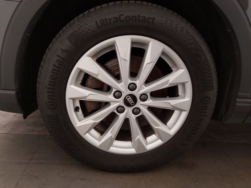 Audi Q3 45 TFSI e automatik S line • Panorama • Full LED — 8