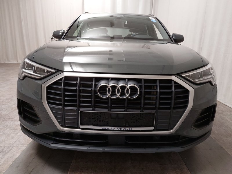Audi Q3 45 TFSI e automatik S line • Panorama • Full LED — 9