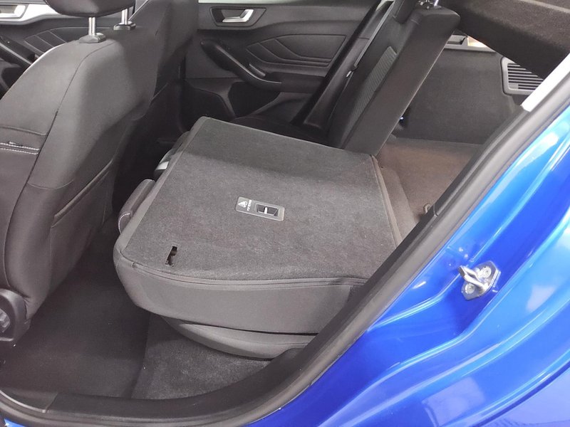 Ford Focus 1.0 EcoBoost Titanium • ACC • AHK — 12