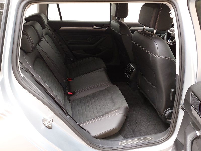 Volkswagen Passat GTE 1.4 TSI automatik • ACC • AHK — 12