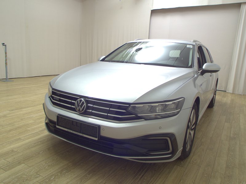Volkswagen Passat GTE 1.4 TSI automatik • ACC • AHK — 2