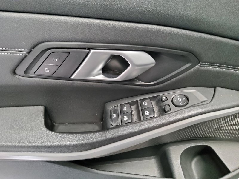 BMW 320d automatik • Full LED • digitalni instrumenti — 10
