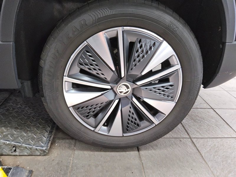 Škoda Karoq 2.0 TDI Tour automatik • LED • digitalni instrumenti — 11