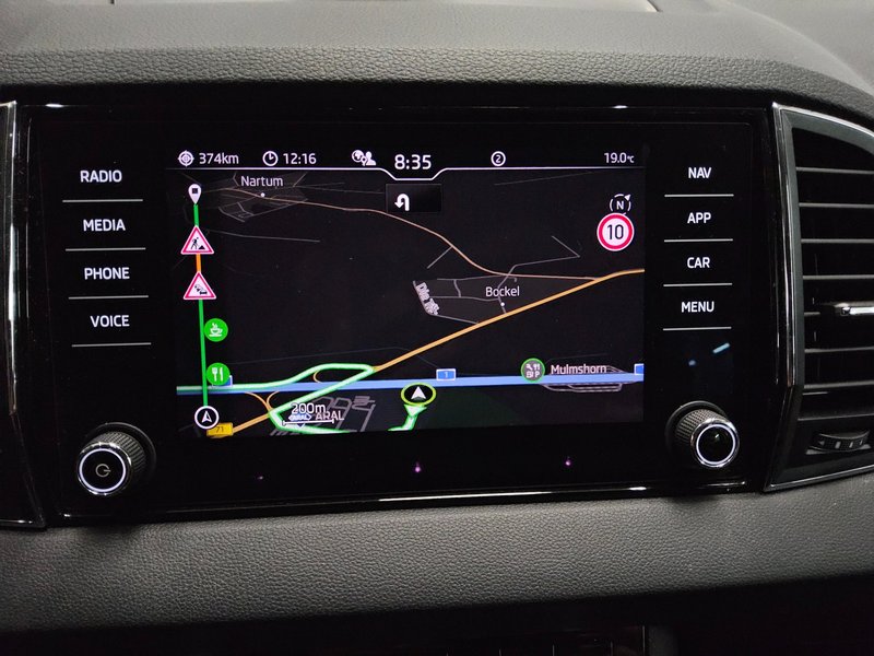Škoda Karoq 2.0 TDI Tour automatik • LED • digitalni instrumenti — 7