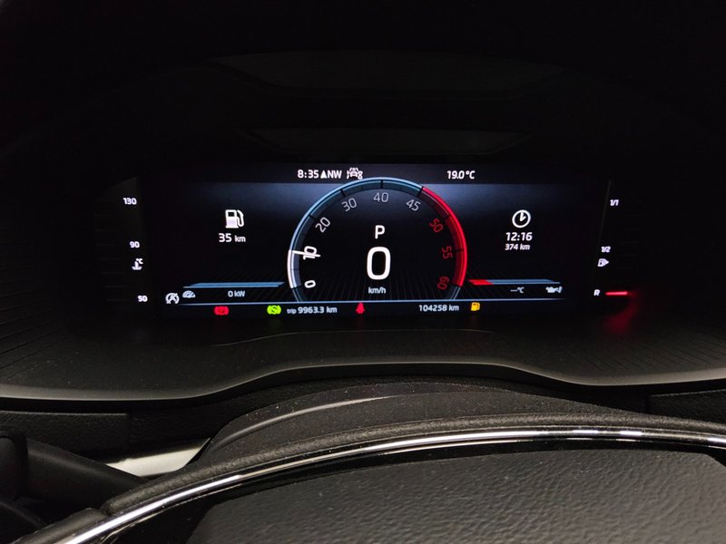 Škoda Karoq 2.0 TDI Tour automatik • LED • digitalni instrumenti — 8