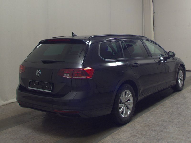 Volkswagen Passat 2.0 TDI Business • ACC • Full LED — 16