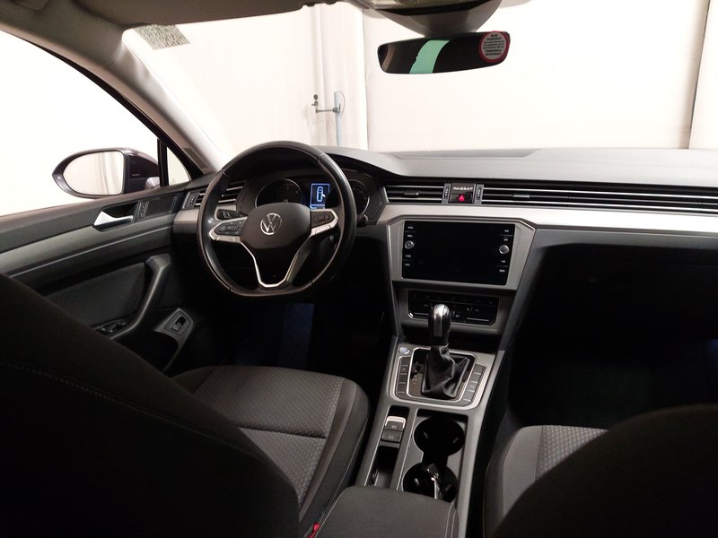 Volkswagen Passat 2.0 TDI Business • ACC • Full LED — 23