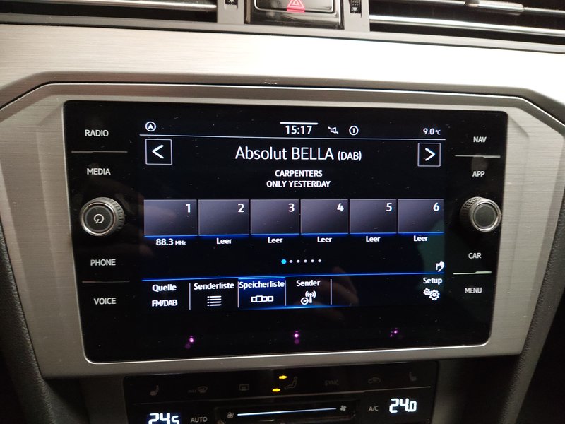Volkswagen Passat 2.0 TDI Business • ACC • Full LED — 25