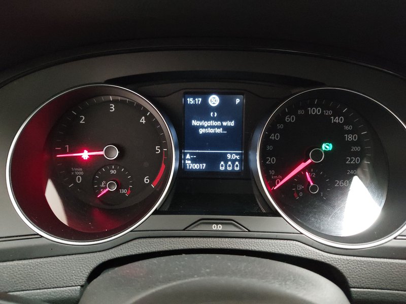 Volkswagen Passat 2.0 TDI Business • ACC • Full LED — 27