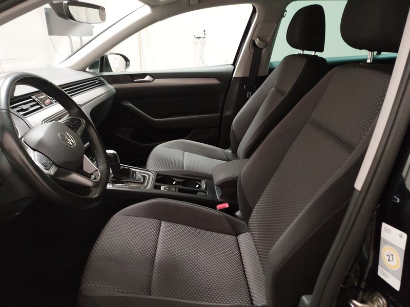 Volkswagen Passat 2.0 TDI Business • ACC • Full LED — 6