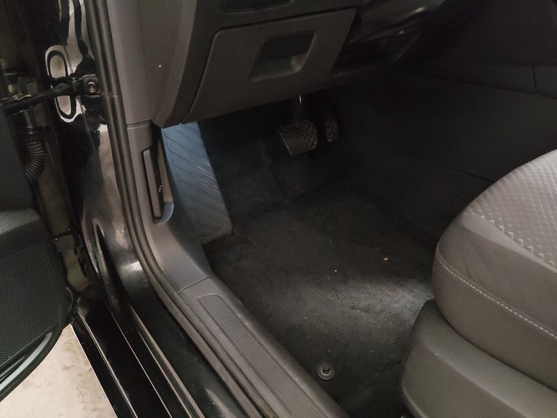 Volkswagen Passat 2.0 TDI Business • ACC • Full LED — 7