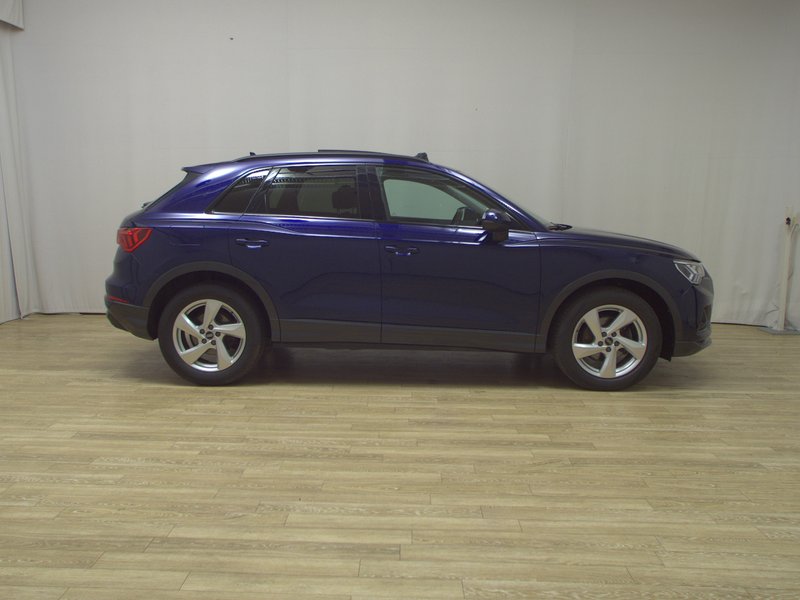 Audi Q3 35 TDI automatik advanced • panorama • Full LED