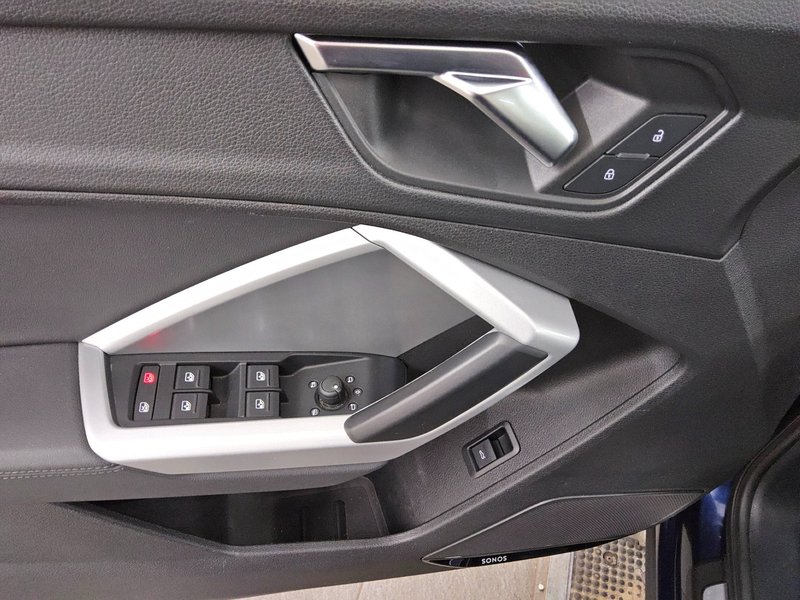 Audi Q3 35 TDI automatik advanced • panorama • Full LED — 10