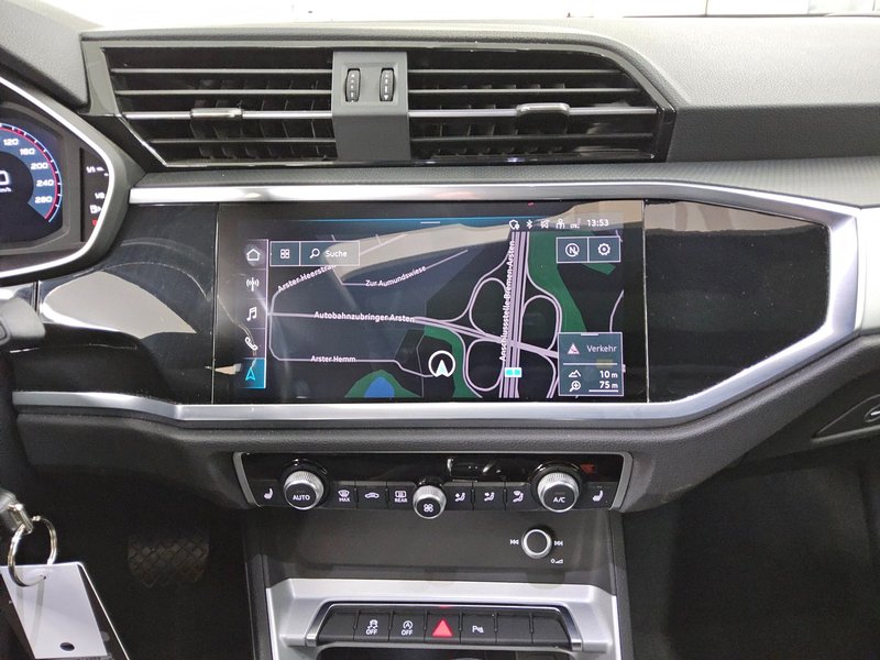 Audi Q3 35 TDI automatik advanced • panorama • Full LED — 7