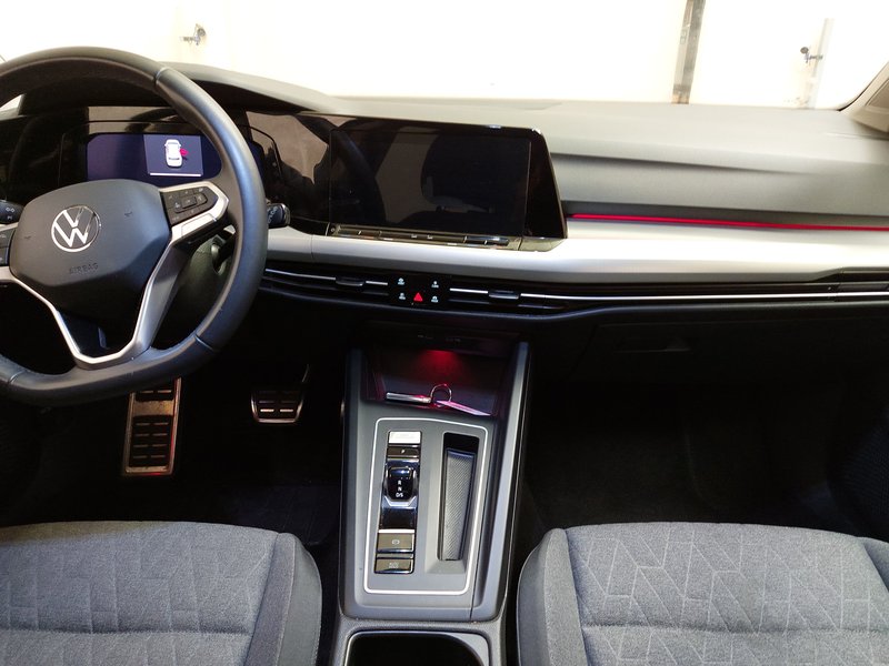 Volkswagen Golf 8 2.0 TDI automatik Move • panorama • HUD — 18