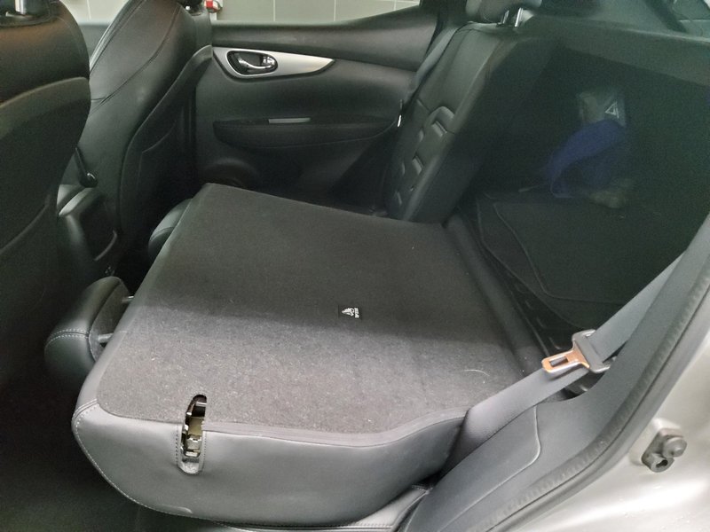 Nissan Qashqai 1.3 DIG-T automatik • AHK • 360° kamera — 12